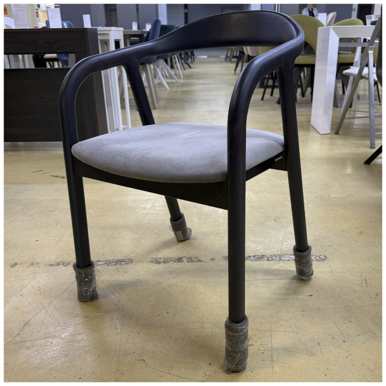 Выставочные образцы. Стул-кресло БИОНИК, обивка ткань серый тедди 24, каркас деревянный антрацит