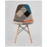 Обеденные стулья Eames DSW в тканевой обивке в стиле пэчворк, сиденье платиковое, ножки деревянные