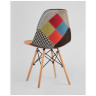Обеденные стулья Eames DSW в тканевой обивке в стиле пэчворк, сиденье платиковое, ножки деревянные